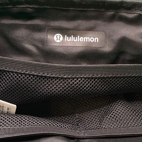 Lululemon Everywhere Beltbag 1L - Picture 6 of 6